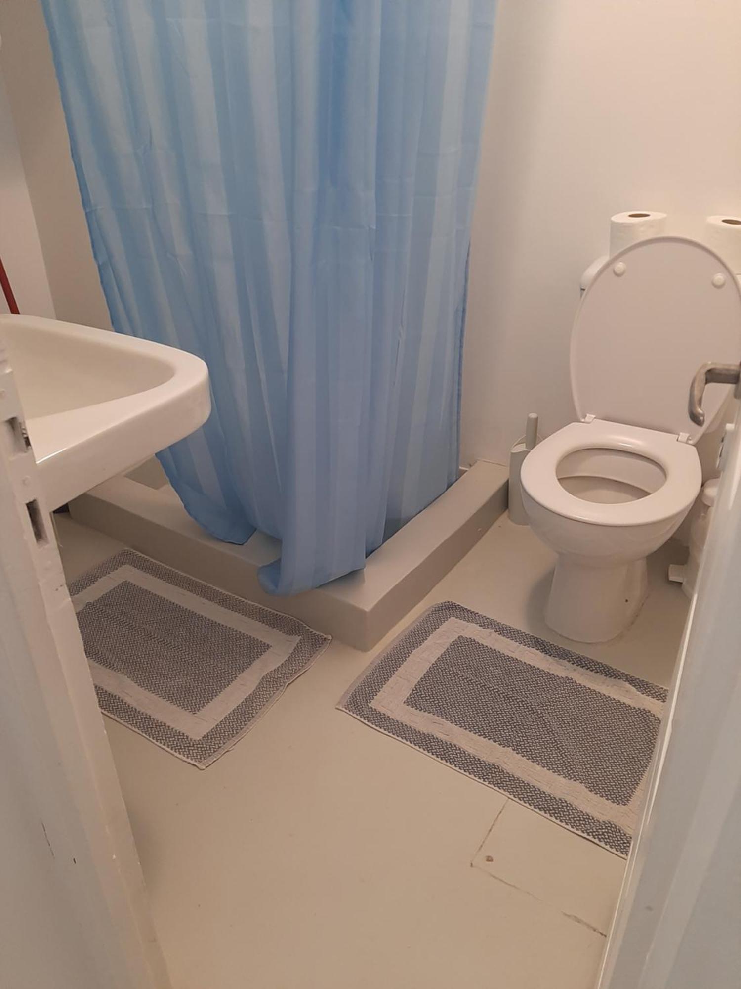 Apartment To Rent 2 *